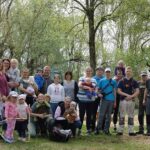 Gruppenfoto mit Helfern im Freien